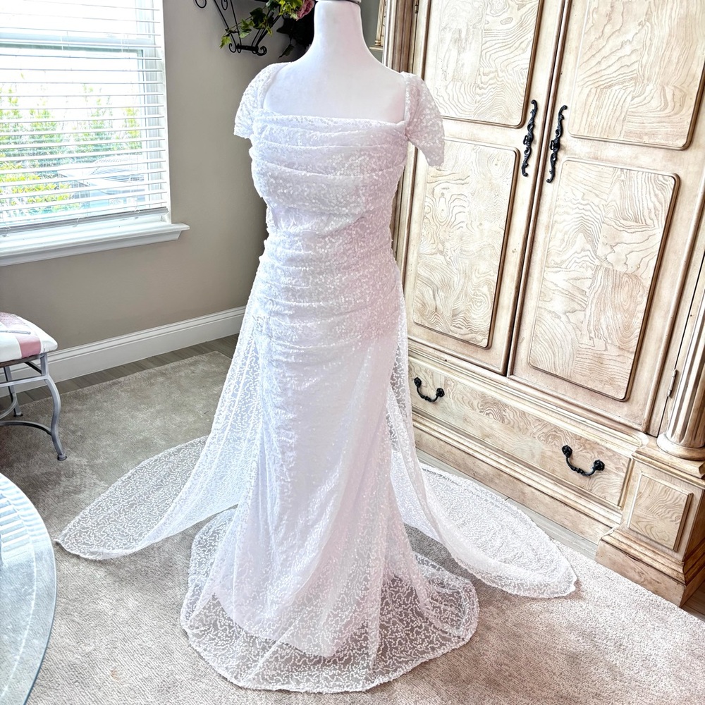 NEW, White Dress, Wedding Dress w Sequins, Detachable Train, NWOT, Size M/8